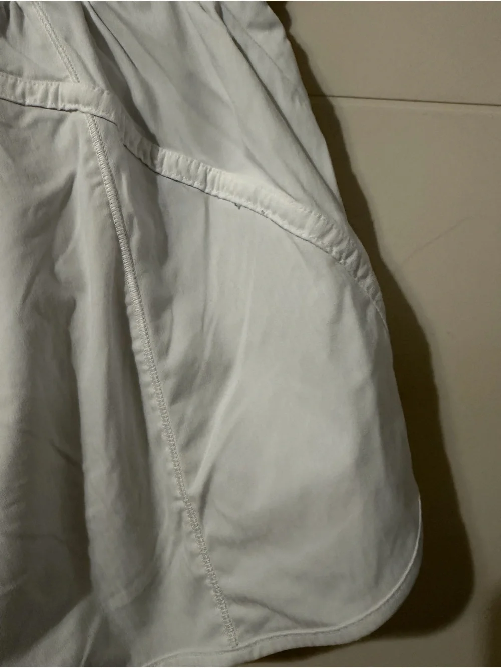 lululemon athletica White Women's Athletic Shorts with Elastic Waist Size 2